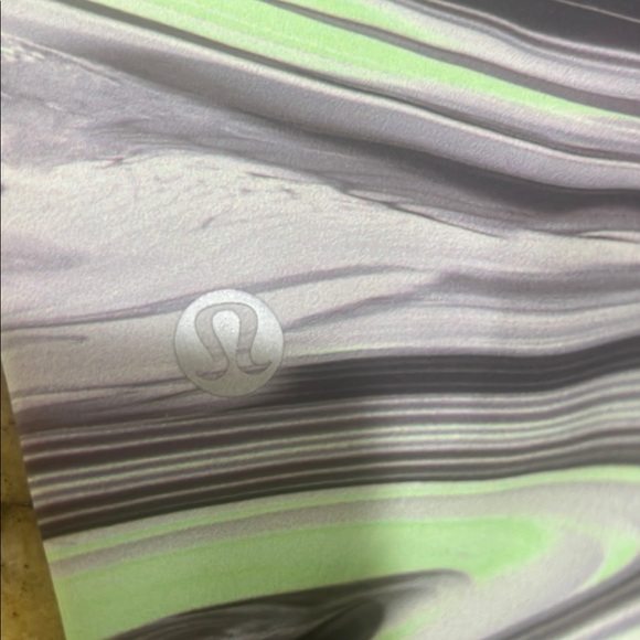 lululemon athletica Green and Black Bike Shorts High-Rise Moisture-Wicking - Picture 4 of 6